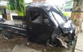 Gran Max Pikap Bumper Rontok, Pohon Dan Tiang Lampu Ditumbuk, Pengemudi Tewas