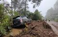 Kijang Innova Tak Berkutik, Nyangkut di Parit Karena Tanah Longsor, Kejadian Dini Hari