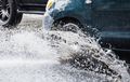 Ini 3 Dampak Melewati Banjir Cukup Dalam, Bikin Rusak Kaki-Kaki Mobil