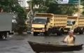 Tak Cuma Kendaraan, Banjir di Kalimantan Selatan bikin Jalanan juga Bisa Dilewati Perahu, Ini Videonya