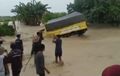 Nekat Terobos Banjir Arus Deras, Truk Berkahir Nyungsep, Simak Berikut Videonya