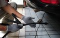 Alat Uji Emisi Gas Buang Mobil Diesel Harus Dijepit, Ini Alasannya