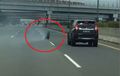 Pajero Sport Selamat, Nyaris Digebrak Roda Truk Gelinding, Patah di Tol Jagorawi