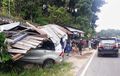 Avanza Hantam Warung, Hilang Kendali Berakhir Nyungsep, Pengemudi Lelah
