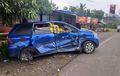 Avanza Menepi Nekat Dihajar Etios Valco, Bodi Ringsek dan Terkelupas, Roda Patah Bareng