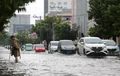 Mobil Listrik Bisa Dibilang Aman Buat Terjang Banjir, Tapi...