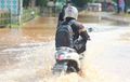 Musim Hujan Mulai Tiba, Pengguna Motor Matic Wajib Waspada , Segini Batas Maksimal Lewati Genangan Air