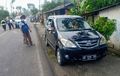Daihatsu Xenia dan Wuling Almaz Sobek Samping, Diparut Truk, Pengemudi Tidur