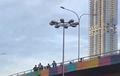 Pengendara Ambil Foto Pemandangan  di Flyover Kemayoran Akan Ditilang!