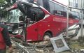 Bus Sudiro Tungga Jaya Bablas di Lampu Kuning, Tembok Kantor Setda Dijebol, 1 Motor Kesenggol