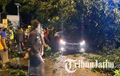 Honda Brio Tak Berkutik, Kejatuhan Pohon Habis Dihajar Truk Ngeblong, Penumpang Dievakuasi