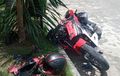 Honda CBR150R Wajah Ambyar, Kondisi Ngebut Hindari Etios Belok, Mental Hantam Gapura