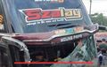 Bus PO Sudiro Tungga Jaya Szalaya Seruduk BeAT, Vario 110 Fi dan Satria F150, Berakhir di Kolong