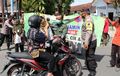 Unik Banget Nih.. Taat Protokol Kesehatan, Pengendara Motor Dapat Bibit Tanaman Buah
