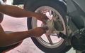 Jarang Lakukan Hal Ini, Mur As Roda Belakang Motor Matik Bikin Susah