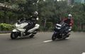 NMAX 155 Diadu Posisi Duduk dan Handling dengan PCX 160, Enak Mana?