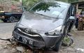 Toyota Sienta Teriris Separuh, Disambar Mitsubishi Colt T120SS, Satu Orang Terjepit Tak Bernyawa
