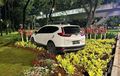 Honda CR-V Pindah Jalur Serempet Vario 150, Nyelonong Injak-injak Taman Semanggi