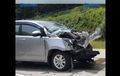 Kijang Innova Ambyar Wajah, Bumper Rontok Kap Mesin Bonyok, Tusuk Truk Gandeng