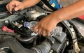 Harus Tahu, Inilah Efek Buruk Mengganti Air Aki Mobil Dengan Air Zuur