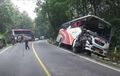 Bus Mira dan Sumber Selamat Terkoyak Bareng, Bodi Terkelupas, Saling Sambar di Ngawi