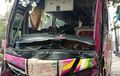 Lolos Hindari Penyeberang Jalan, Bus Malah Tabrak Pohon, Truk Tronton Juga Jadi Sasaran