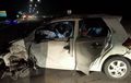 Honda Brio Terburai Wajahnya, Ban Depan Rontok di Tol, Pengemudi Kaget Saat Nyalip