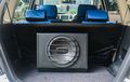 Suka Dengan Aliran Musik EDM? Begini Pasang Subwoofer yang Pas