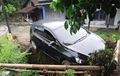Chevrolet Aveo Roda Ngambang di Parit, Bawa Ibu Hamil, Tikungan Dihajar Lurus