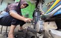 Kartini Masa Kini! Begini Kisah Suhanti Asal Banyumas yang Sudah 18 Tahun Jadi Mekanik Motor