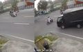 Viral, Rekaman CCTV Detik-detik Emak-emak Bonceng Motor Tertabrak Pikap, Sebelumnya Senggolan Sama Dua Motor