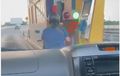 Honda BeAT Dipakai Emak-emak, Santai Tap E-Toll di Gerbang Tol Angke 1, Terancam Penjara dan Denda Rp 3 Juta