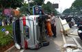 Avanza Bumper Sobek di Sudirman, Rebahan Hajar Beton Pembatas, Awalnya Gagal Nyalip