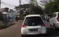 Honda Brio Dibawa Emak-emak Zigzag, Halangi Laju Ambulans, Identitas Sudah Diketahui Polisi