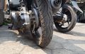 Cara Merawat Motor Bekas, Bahaya Pakai Ban Yang Karetnya Sudah Keras
