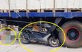 Yamaha NMAX Tertekuk di Bokong Truk Muatan Bata, Pengendara Tak Fokus Berujung Maut