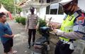 Gemetar Sampai Keringat Dingin, Pemuda Ini Jatuh Ketika Dihentikan Polisi di Pos Penyekatan Mudik, Begini Kisahnya