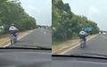 Naik Bebek Jadul Masuk Tol Romokalisari, Perekam Video Bilang : Sakti, Solusi Mudik Bebas Cegatan Yo