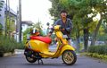 Vespa Sprint 150 Eye Catching, Bodi Kuning Cerah, Kaki-kaki Wah