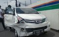 Toyota Avanza Bonyok, Wajah Miring Ditabrak Yamaha NMAX, Pengendara Minta Maaf dan Menangis
