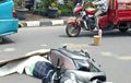 Honda Scoopy Tergeletak, Pengendara Tertelungkup, Roda Bus TransJakarta Pencabut Nyawa