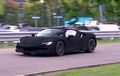 Ferrari SF90 Stradale Berkelir Super Hitam Terpantau di Jalanan Kota Maranello, Begini Tampilannya