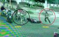 Terekam CCTV, Aksi Begal Sadis Tikam Korban di Lampu Merah, CBR Raib Tak Ada Yang Berani Menolong