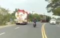 Viral di Sosmed Video Truk Pertamina Oleng dan Terjun ke Parit, Ini Kata Pertamina
