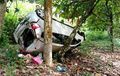 Honda Jazz Dibawa Cewek Masuk Jurang, Hilang Kendali Saat Ngebut, 2 Orang Dievakuasi