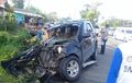 Daihatsu Terios Terbelah, Bodi Kanan Teriris, Kontra Truk di Lampung Selatan