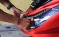 Lampu Depan Honda PCX 160 Getar, Solusi Ganti Part Milik Toyota Fortuner Ini