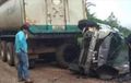 Nissan Grand Livina Babak Belur, Terkoyak Usai Terseret, Diselamatkan Truk Trailer