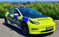 Mobil Listrik Tesla Model 3 Dipakai Polisi Inggris, Pakai Warna Ngejreng Begini Ternyata Ada Alasannya...