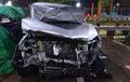 Kijang Innova Dipacu 100 Km/Jam, Terpeleset Genangan Air, Hancur di Tol Pemalang-Batang